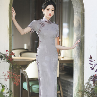 淡紫色长旗袍长款2024年优雅提花妈妈新中式显瘦连衣裙，平时穿