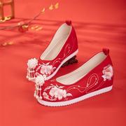 夏季红色搭配秀禾服婚鞋女平底中式婚礼，新娘鞋汉服鞋子古风绣花鞋