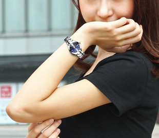 名牌手表品牌时尚韩版女士手表钨钢气质防水石英男士手表轻奢