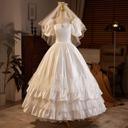 出门古董轻婚纱新娘2023缎面法式复古迎宾纱旅拍蕾丝白色礼服