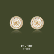 Reverie 圆形贝壳玫瑰镂空印花无耳洞无痛蚊香盘耳夹