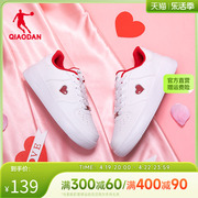 中国乔丹情侣鞋女鞋，男板鞋2024秋白色，运动透气空军一号小白鞋
