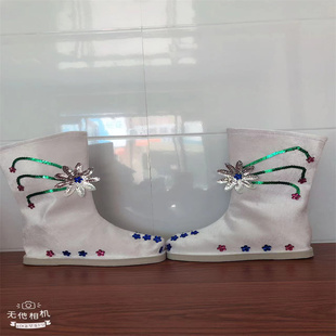 2022香妃同款靴子含香公主鞋，子女春秋民族，风方头平跟白色古装靴子