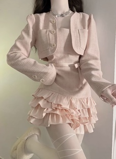 韩系甜美风小香风粉色奶系设计感泡泡袖外套，拼接花边蛋糕收腰裙子