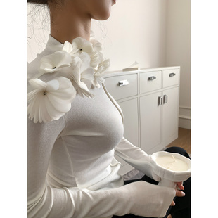 地球店花朵设计感针织打底衫女春季小众白色修身显瘦长袖T恤上衣