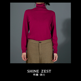 玫红色精细羊毛材质，高领修身短款长袖，针织套头毛衫
