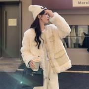 Women wear loose tops over thick fur coats加厚小香风毛外套女