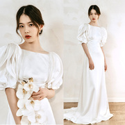 原创设计师品牌白色复古优雅真丝缎面a摆户外草坪，小众轻婚纱礼服