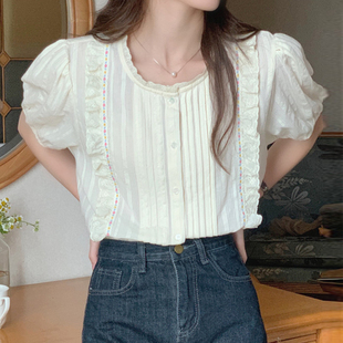 韩国chic夏季法式气质圆领蕾丝花边拼接压褶单排扣宽松泡泡袖衬衫