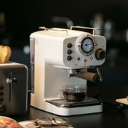 意式轻奢美式样板间厨房橱柜，装饰品咖啡组合咖啡机，道具不锈钢锅