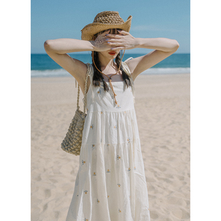 花朵刺绣连衣裙海边度假吊带裙，小个子茶歇裙，甜美小清新中长裙夏季