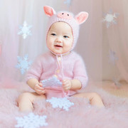 百天宝宝摄影服装新生婴儿满月拍照儿童小猪造型，创意手工毛线套装