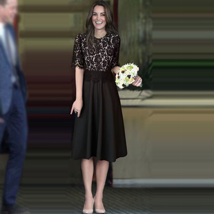 凯特王妃明星同款优雅女装夏季高级感蕾丝拼接黑色显瘦连衣裙