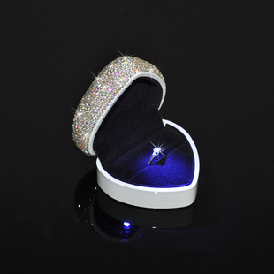 奢华创意镶钻爱心形戒指盒，钻石led灯，首饰盒求婚结婚钻戒收纳盒