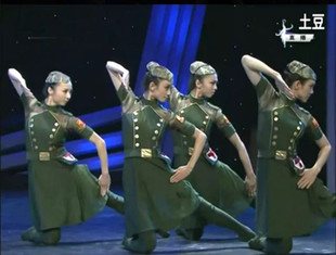 成人奔赴女兵舞蹈演出服套装中年，广场舞表演军旅水兵裙军装服装女