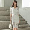2023韩版时尚气质V领镂空钩花修身包臀女人味白色蕾丝连衣裙