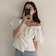 韩国chic夏季设计收腰短款衬衫女小众荷叶边拼接一字领露肩上衣