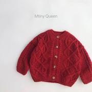 韩版新年儿童大红色毛衣开衫，早春男女宝麻花纹，针织开衫洋气