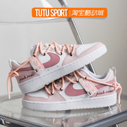 球鞋定制Nike耐克 Court Borough 减龄主题粉玫瑰米粉低帮女板鞋