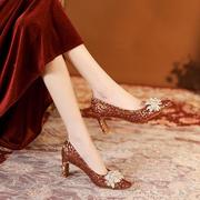 新中式红色粗跟水钻婚鞋女2023冬季禾新娘鞋宴会不累脚高跟鞋