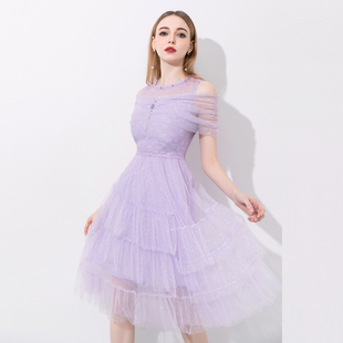 紫色欧美高端气质落肩袖网纱，连衣裙2024夏纱料修身a字蛋糕裙