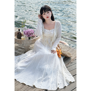 月半鱼微胖定制法式浪漫白色肌理感拼接连衣裙大方领长裙