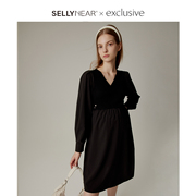 SELLYNEAR法式风小众设计孕妇秋装时尚黑色V领可哺乳宽松连衣裙子