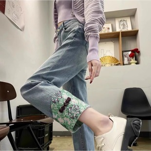 新中式国风绿色牛仔裤女春季今年流行高腰直筒显瘦盘扣，复古九分裤