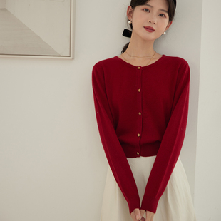 OCT SW十月毛衣法式浪漫淑女风圆领金色金属扣短款复古红色小开衫