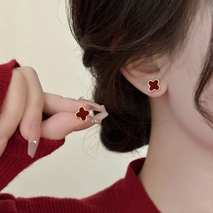 韩国红色四叶草耳钉女纯银小众，设计感高级百搭耳饰2023年耳环