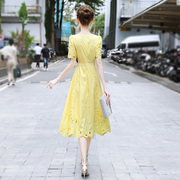 2024黄色裙子女夏过膝(夏过膝)高端欧货洋气漂亮气质法式连衣裙中长款