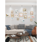 北欧风相框组合沙发背景墙照片，墙装饰创意网，红房间打印相片加画框