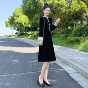 赫本风2022秋装法式复古v领气质金丝绒，黑色显瘦长袖连衣裙女
