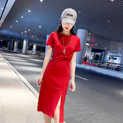 红色连衣裙2024女夏季休闲高级感气质显瘦不规则短袖开叉裙子