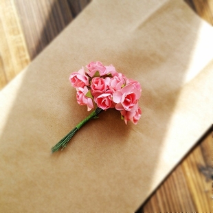 牛皮纸袋礼物盒子，装饰纸花玫瑰向日葵，康乃馨手工小纸花