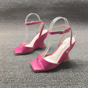 外贸性感中空超高跟女鞋子2023粉红色坡跟露趾一字扣带凉鞋女