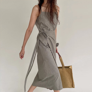 韩国chic法式小众不规则设计感绑带收腰显瘦撞色条纹吊带连衣裙女