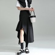 黑色下摆不规则半身裙小个子，设计感小众女高腰包(高腰包，)臀中长款开叉半裙