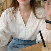 韩国chic洋气温柔蕾丝花边，拼接设计v领包边，扣宽松泡泡袖衬衫上衣