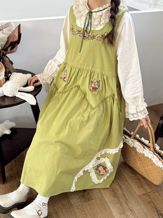 森系复古绿色背心裙，春季少女田园花朵，绣花中长款显瘦娃娃裙长裙