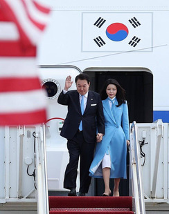 韩国总统夫人金建希浅蓝色西装，2024春女名媛修身气质外套大衣