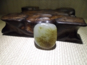 新疆和田玉青玉籽料原石，重9.74克，肉质干净，带天然秋梨皮色