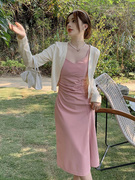 大码吊带连衣裙春粉色，不规则开叉，外搭小香风两件套装裙