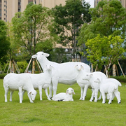 玻璃钢仿真羊摆件绵羊，湖羊雕塑花园，庭院草坪园林景观动物装饰