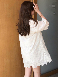 宽松法式连衣裙女小个子2023夏设计(夏设计)感甜美风气质v领大码女装
