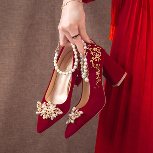 尖头粗跟结婚鞋子，2024年中式秀禾敬酒服可穿红色新娘鞋女孕妇