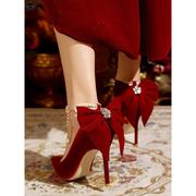 红色秀禾婚鞋尖头细跟高跟鞋，女单鞋蝴蝶结珍珠，绑带两穿新娘鞋