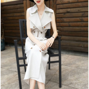 2024夏季女神范气质(范，气质)西装领蕾丝，拼接赫本风白色条纹风衣连衣裙