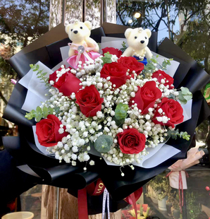 同城鲜花速递深圳宝安南山店送花11朵红玫瑰搭配满天星送女友闺蜜
