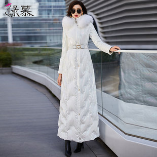 白色羽绒服女冬长款亮面免洗2022年时尚，大毛领修身白鸭绒(白鸭绒)外套